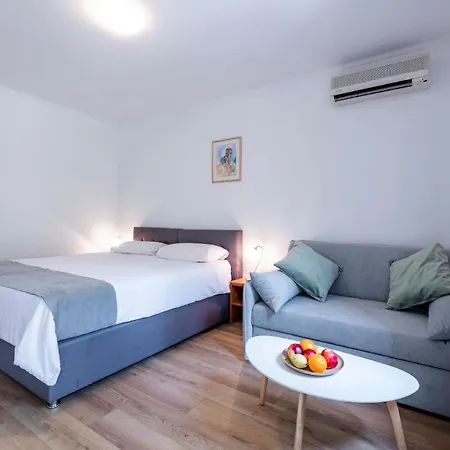 Studio-apartment Mit Gartenterrasse * Štikovica