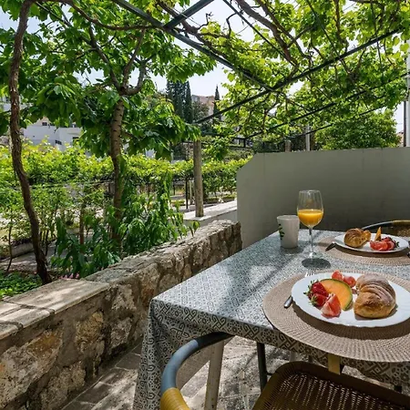Lägenhet Studio-apartment Mit Gartenterrasse Štikovica