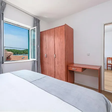 Studio-apartment Mit Gartenterrasse *